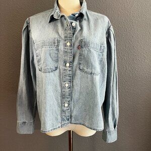 LEVI'S denim shirt super cute
